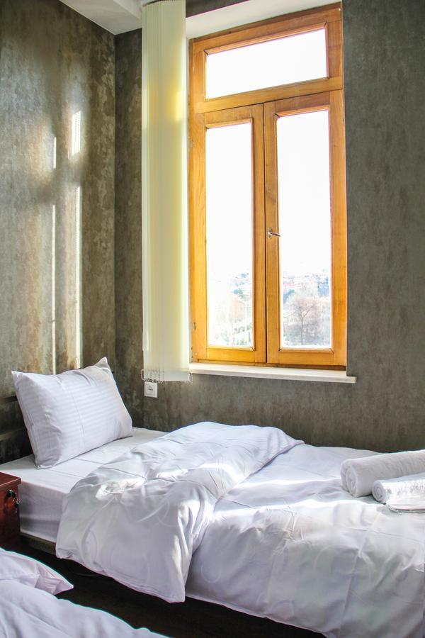 Mr Alex Hostel Tbilisi Exteriör bild